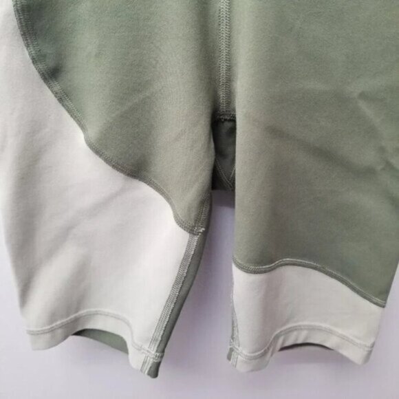Lululemon Nulu Colour Block High-Rise Short 8" Green Twill / Green Fern 0 - Picture 13 of 13